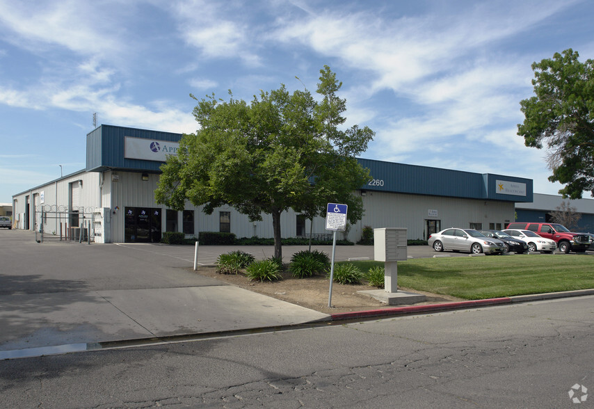 2260 Cooper Ave, Merced, CA for lease - Building Photo - Image 2 of 33