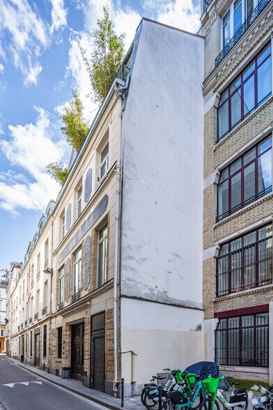Office in Paris for sale - Primary Photo - Image 1 of 3
