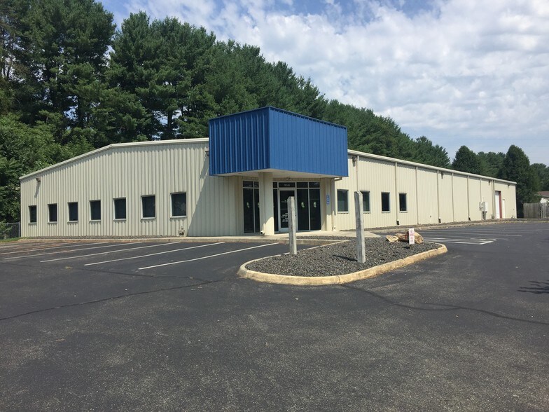 6410 Commonwealth Dr, Roanoke, VA for sale - Building Photo - Image 1 of 1