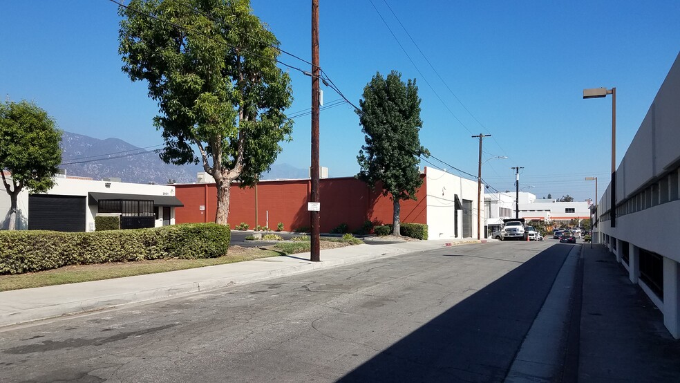 2830 E Foothill Blvd, Pasadena, CA for lease - Building Photo - Image 2 of 4