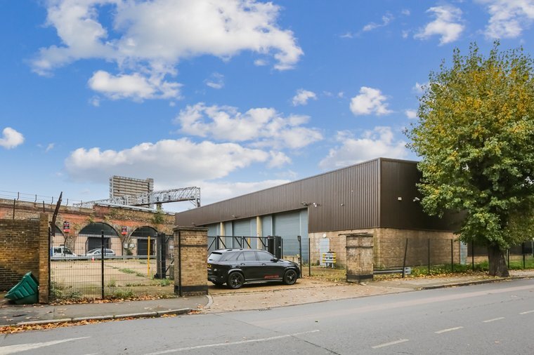 1-15 Galleywall Rd, London for lease - Building Photo - Image 2 of 3