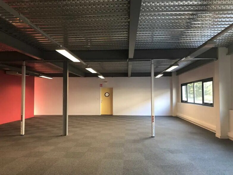 Office in Saint-Jean-de-Braye for lease - Building Photo - Image 3 of 7