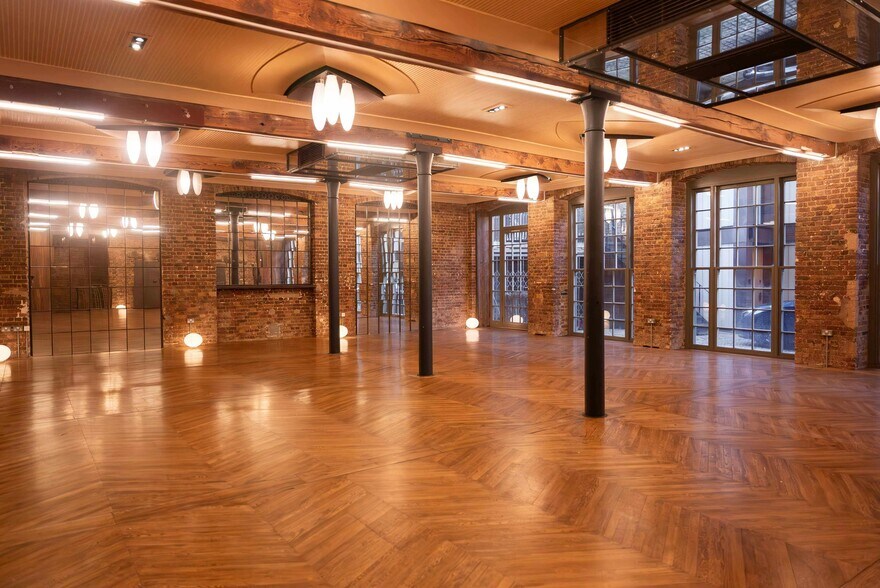 10a Belmont St, London for lease - Interior Photo - Image 3 of 8