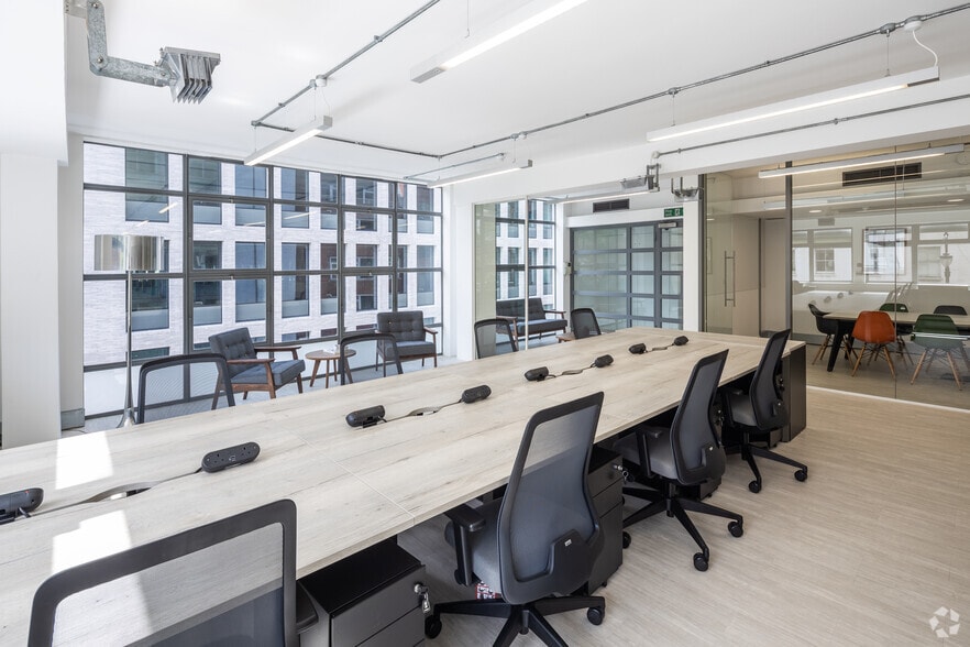 76-78 Charlotte St, London for lease - Interior Photo - Image 3 of 7