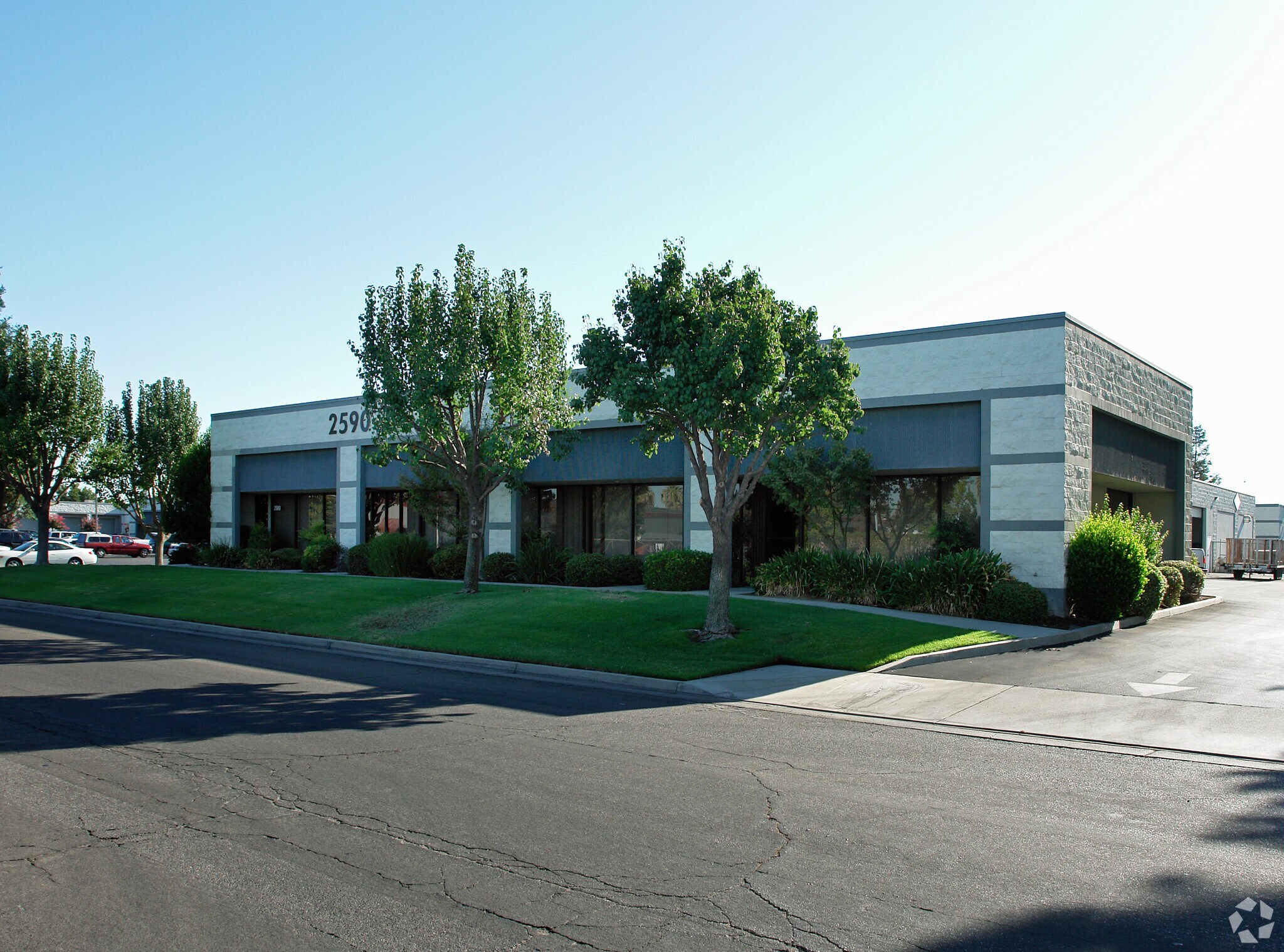 2590 N Grove Industrial Dr, Fresno, CA for lease Building Photo- Image 1 of 4