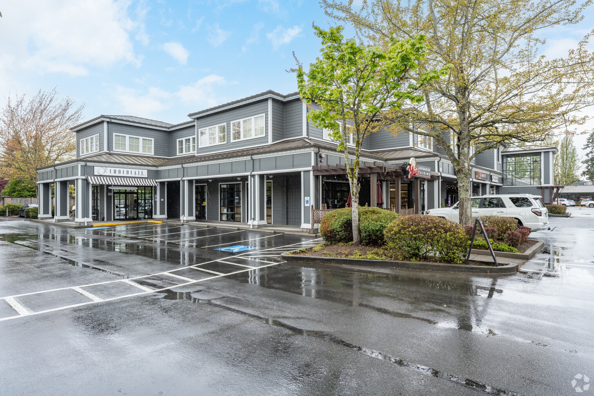 8451 SE 68th St, Mercer Island, WA for sale Primary Photo- Image 1 of 1