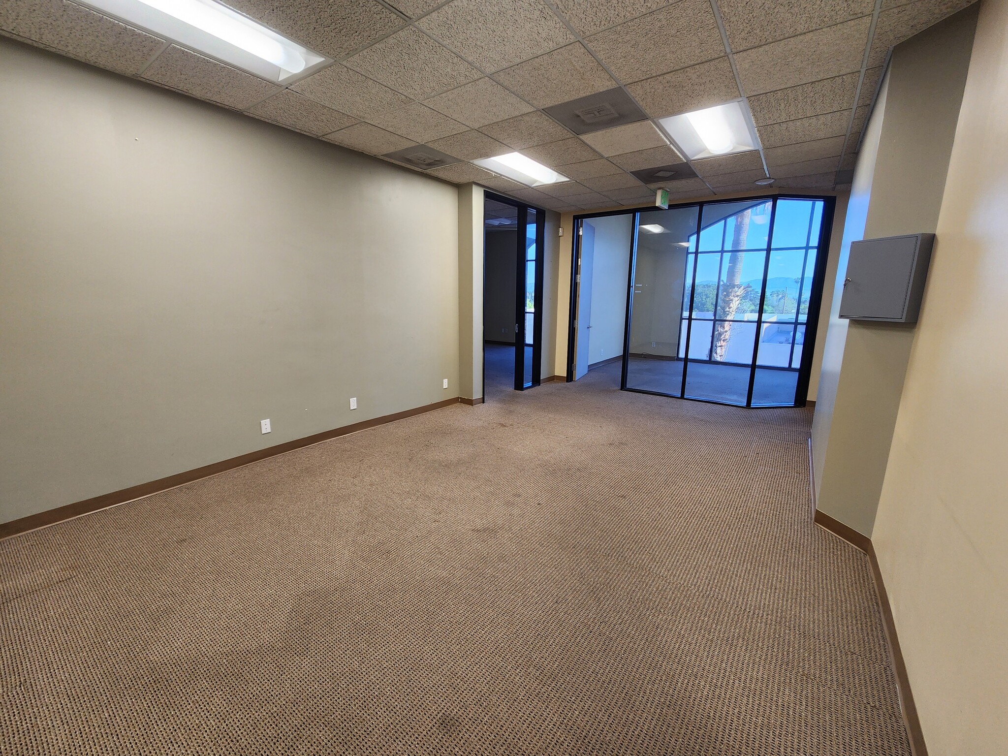 15206 Ventura Blvd, Sherman Oaks, CA for lease Interior Photo- Image 1 of 10