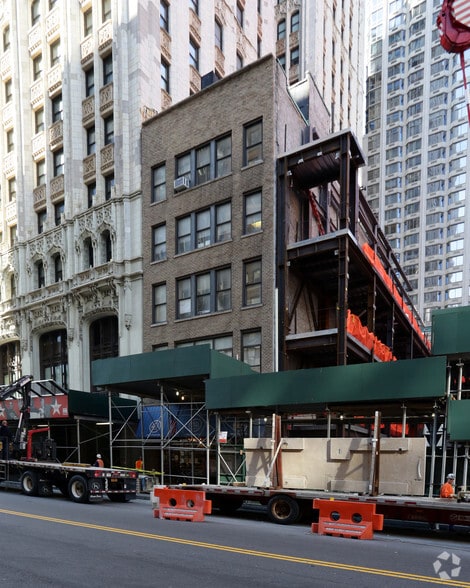 22 Park Pl, New York, NY for lease - Building Photo - Image 2 of 5