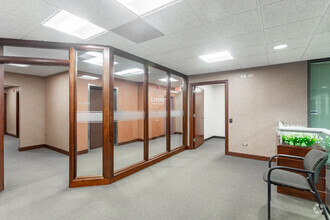 625 N North Ct, Palatine, IL for lease Interior Photo- Image 2 of 10