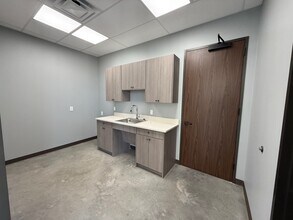 16217 North Fwy, Houston, TX for lease Interior Photo- Image 2 of 13