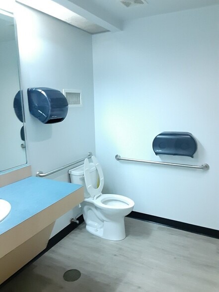 545 Rodi Rd, Pittsburgh, PA for sale - Building Photo - Image 3 of 6