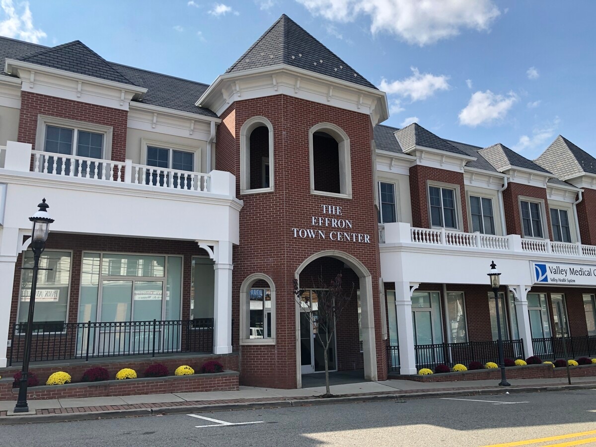 7072 Park Ave, Park Ridge, NJ 07656 Effron Bldg at Park Ridge Town