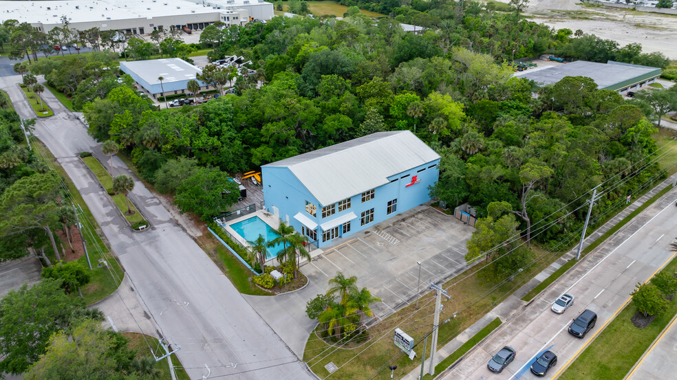 3090 Ridgewood Dr, Daytona Beach, FL for sale - Building Photo - Image 3 of 62