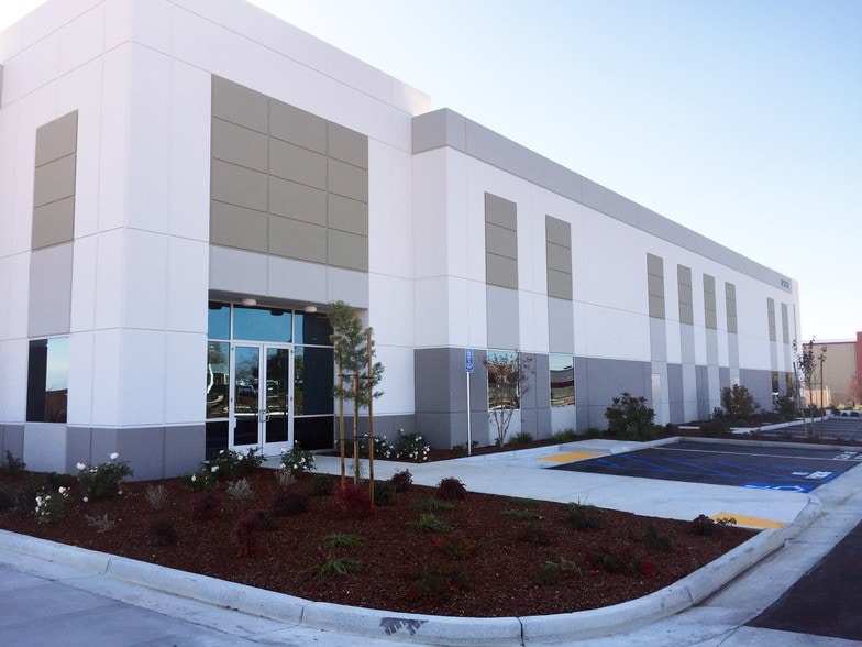 34943-34947 Flyover Ct, Bakersfield, CA for lease - Building Photo - Image 3 of 10