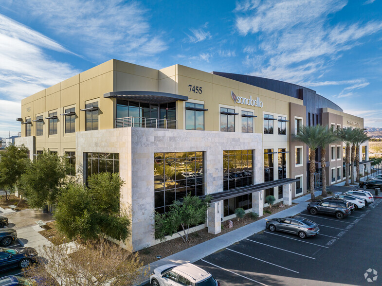 7455 Arroyo Crossing Pky, Las Vegas, NV for lease - Primary Photo - Image 1 of 13