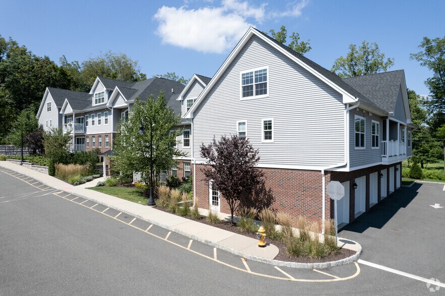 248 Grove Ave, Cedar Grove, NJ 07009