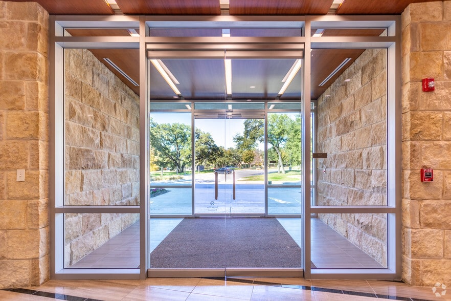 19026 Ridgewood Pky, San Antonio, TX for lease - Lobby - Image 3 of 16