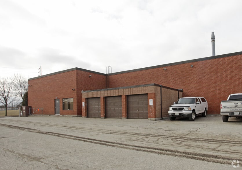 195 Claireville Dr, Toronto, ON for lease - Building Photo - Image 2 of 2