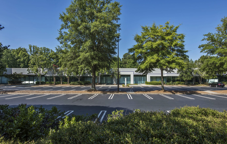 100 Chastain Center Blvd, Kennesaw, GA for lease - Building Photo - Image 2 of 17