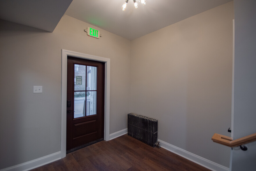 127 E King St, Martinsburg, WV for lease - Interior Photo - Image 3 of 83