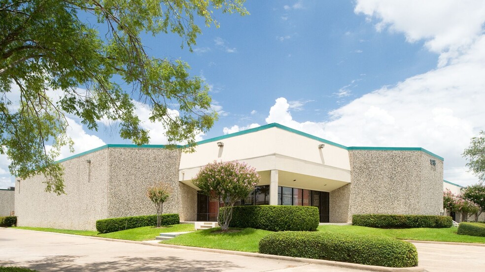4444-4464 W 12th St, Houston, TX for lease - Building Photo - Image 1 of 52