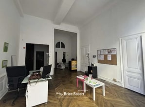 Retail in Lyon for lease Interior Photo- Image 1 of 6