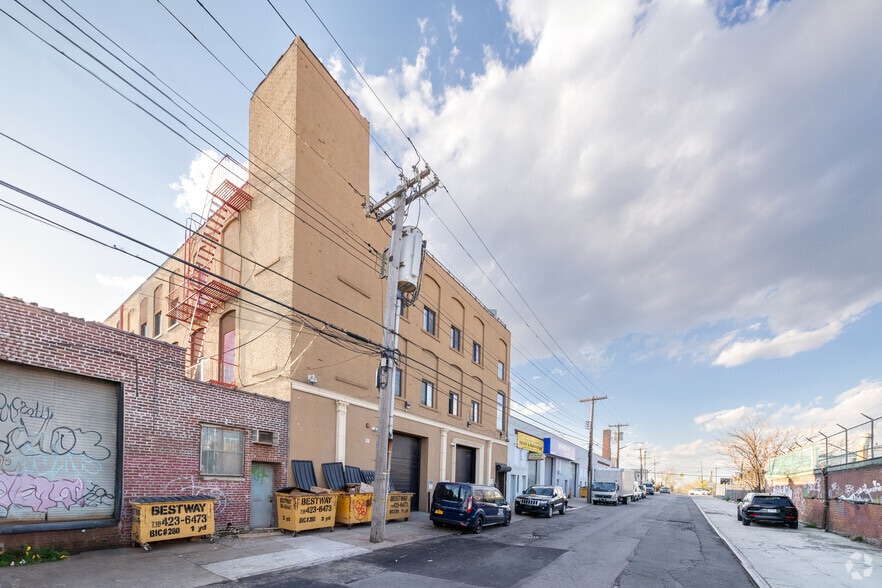 1532 127th St, College Point, NY for lease - Primary Photo - Image 1 of 8