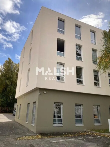 Office in Villeurbanne for sale - Building Photo - Image 3 of 9