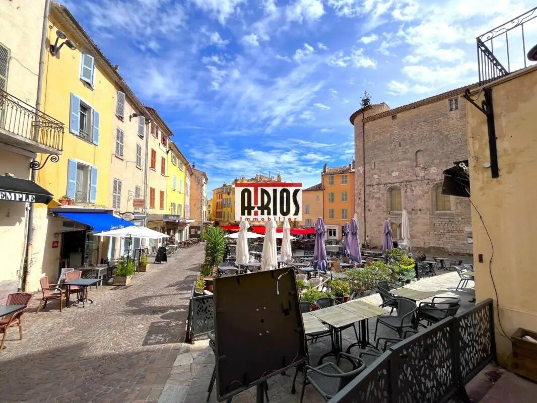 Retail in Hyères for sale Building Photo- Image 1 of 13