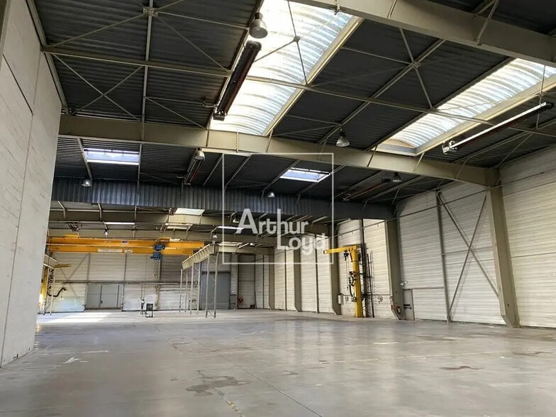 Office in Lisses for lease - Interior Photo - Image 2 of 13