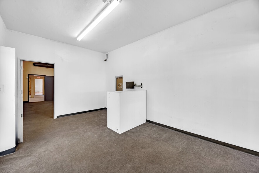 1418 E Pacific Coast Hwy, Wilmington, CA for lease - Building Photo - Image 3 of 16