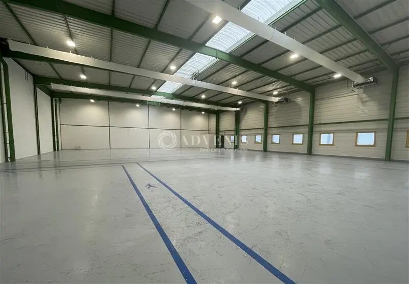 Flex in Le Mesnil-Amelot for lease - Interior Photo - Image 1 of 8