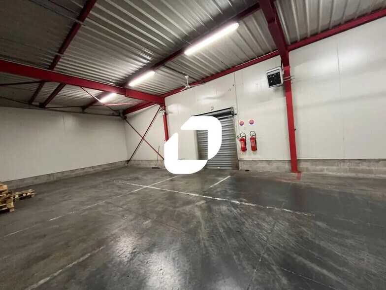 Office in Wormhout for lease - Interior Photo - Image 1 of 19