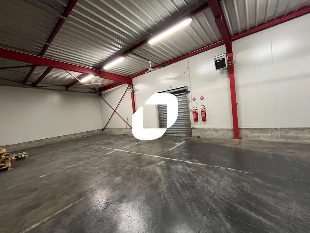 Office in Wormhout for lease Interior Photo- Image 1 of 20