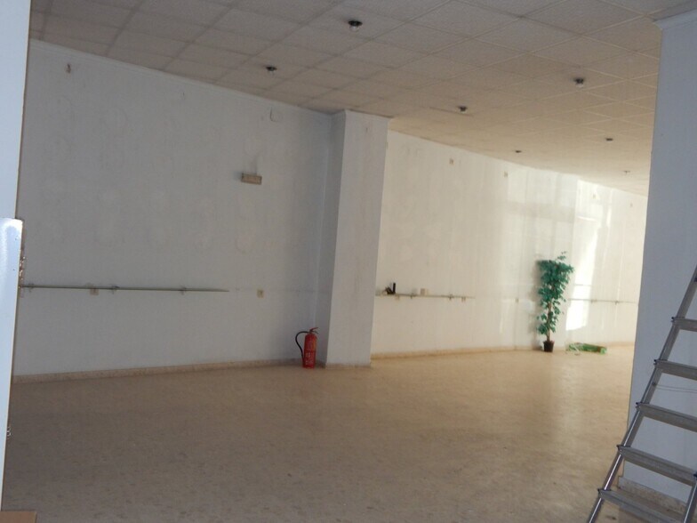 Retail in Ontinyent, Valencia for lease - Building Photo - Image 2 of 8