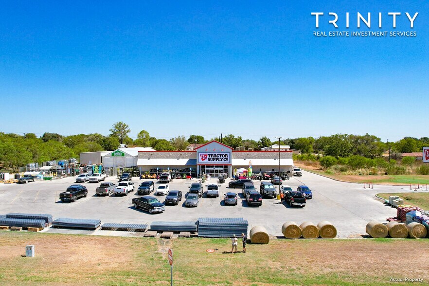 5705 Mount Olive Rd, Adkins, TX for sale - Primary Photo - Image 1 of 1