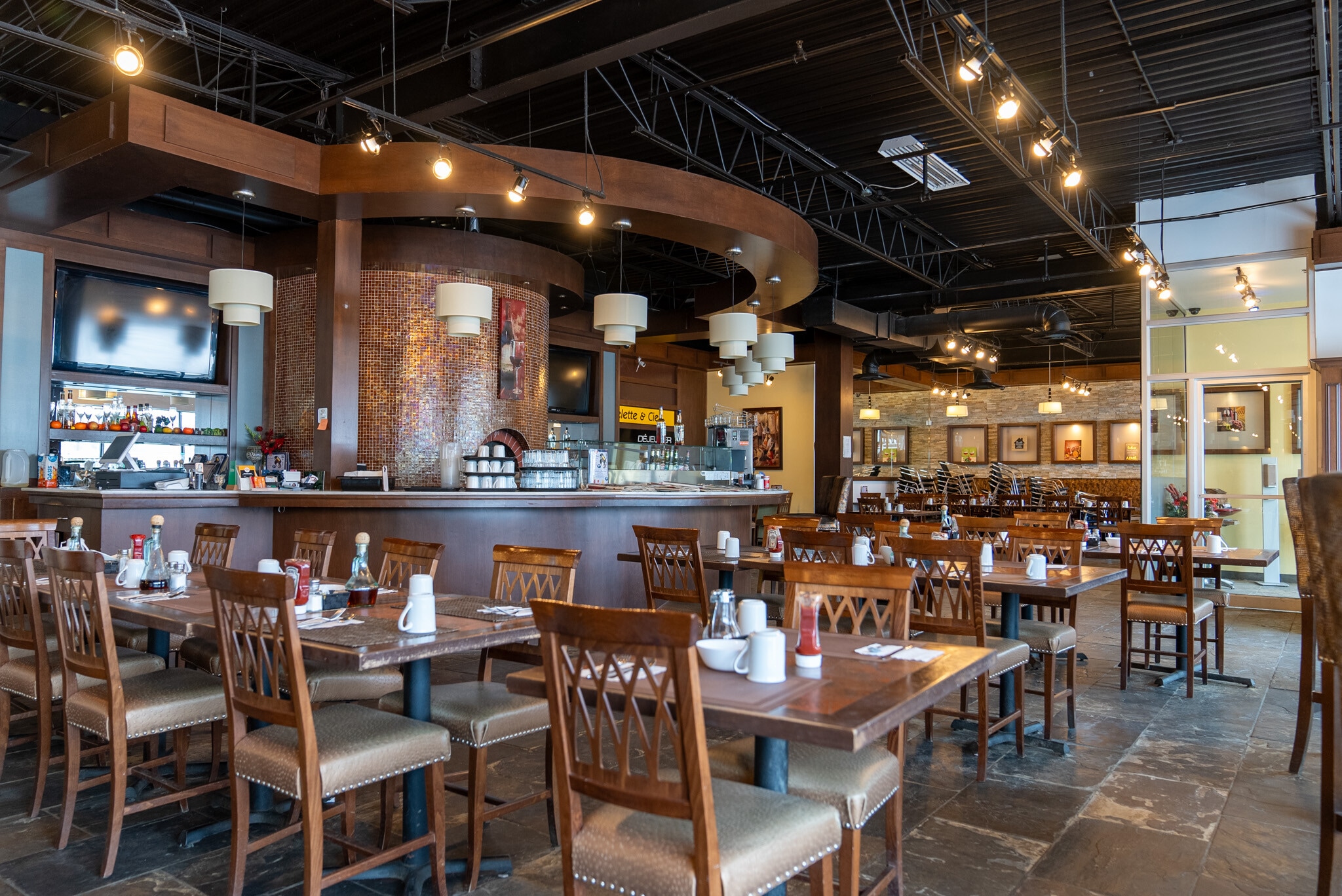 100-136 Boul Jacques-Bizard, Montréal, QC for lease Interior Photo- Image 1 of 4