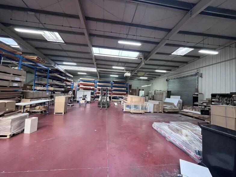 Office in Eysines for lease - Interior Photo - Image 1 of 3