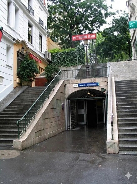 Retail in Paris for lease - Building Photo - Image 1 of 1