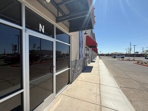 4747 Hondo Pass Dr, El Paso, TX for lease Interior Photo- Image 2 of 6