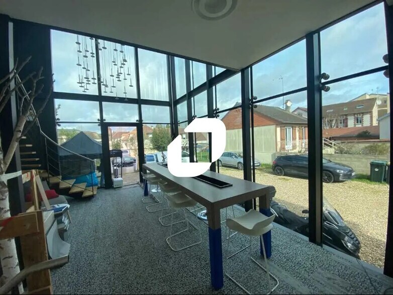 Office in L'ISLE-ADAM for sale - Building Photo - Image 3 of 12