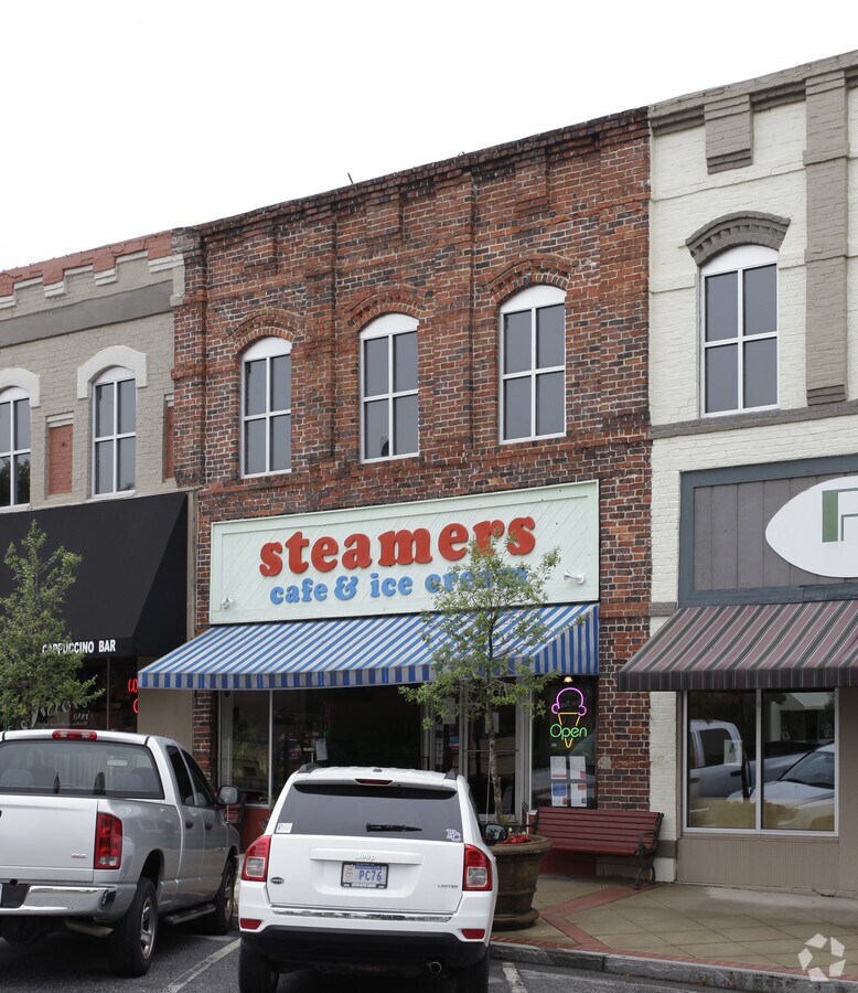 104 Musgrove St, Clinton, SC 29325