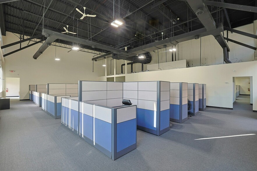 704 Executive Blvd, Valley Cottage, NY for lease - Interior Photo - Image 3 of 35