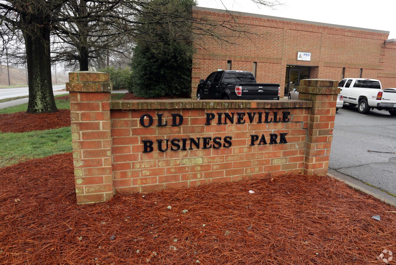 6012 Old Pineville Rd, Charlotte, NC 28217