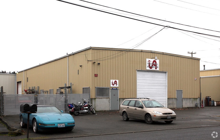 INDUSTRIAL  PORTFOLIO portfolio of 3 properties for sale on LoopNet.com - Primary Photo - Image 2 of 4