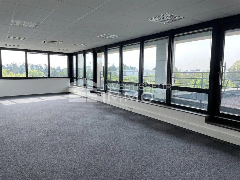 Office in Bry-sur-Marne for lease - Building Photo - Image 2 of 11
