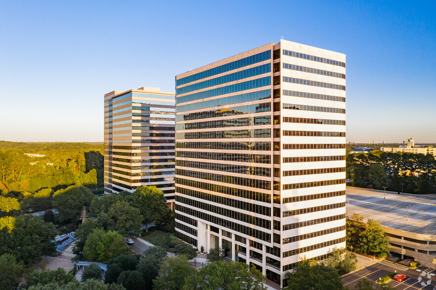 100 Galleria Pky SE, Atlanta, GA for lease - Building Photo - Image 1 of 20