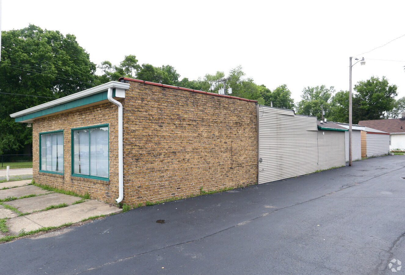 3025 Kishwaukee St, Rockford, IL 61109