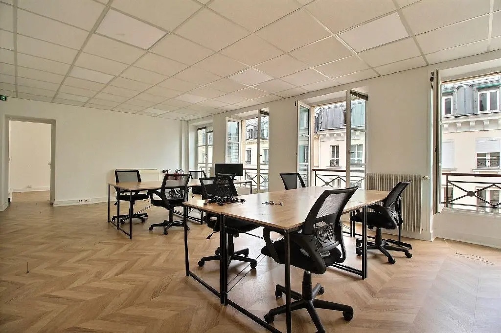 Office in Paris for lease Interior Photo- Image 1 of 6