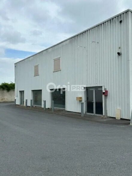 Retail in Bétheny for lease - Building Photo - Image 1 of 9